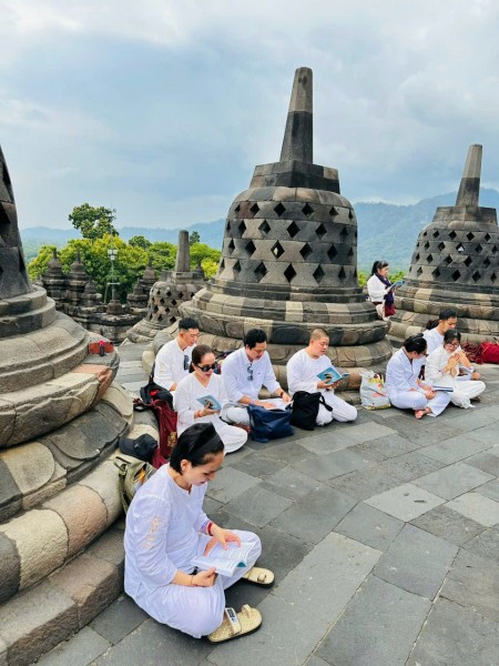 VIẾNG THĂM DI TÍCH BẢO THÁP PHẬT GIÁO ĐẠI THỪA BA LA PHÙ ĐỀ ĐỀN BÔ RÔ BU ĐUA JAVA INDONESIA KIẾN TRÚC GIÁC NGỘ TINH XẢO TOUR 5N4Đ TỪ HÀ NỘI TP HCM THĂM ĐỀN CỔ BOROBUDUR- ĐỀN PAWON & MENDUT- NÚI LỬA MERAPI